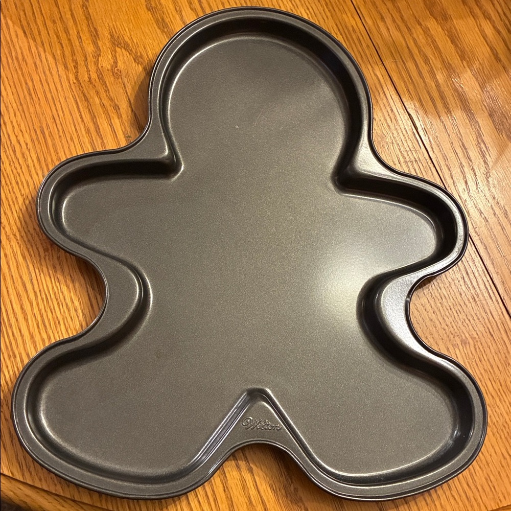 Wilton - Gingerbread Boy Baking Tin